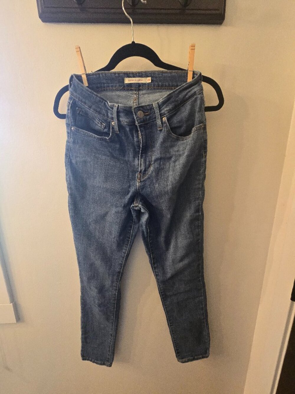 Levi’s 721 High Rise Skinny Jeans - Medium Wash - Women's Size 28
